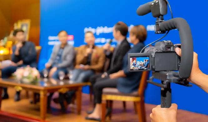 Live streaming of virtual Rewards and Recognition event with interactive polls