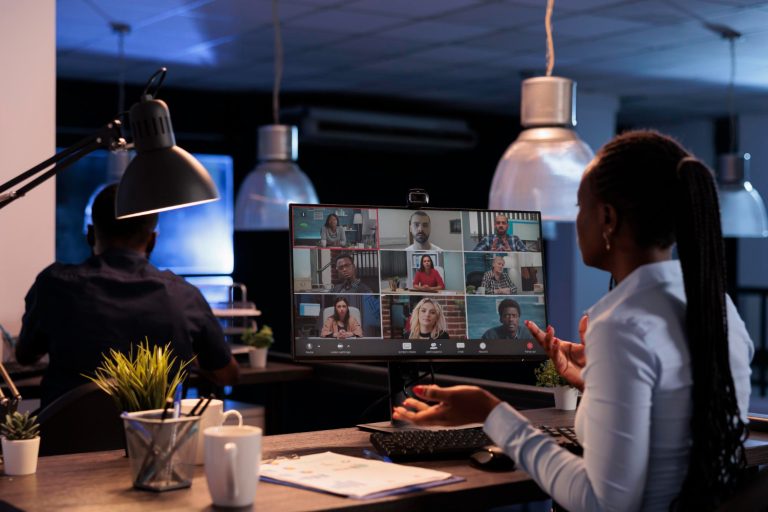 hybrid-event-management-blending-physical-and-virtual-worlds