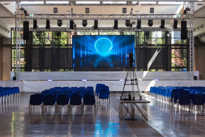 hybrid-event-management-bridging-the-gap-between-physical-and-virtual-experiences